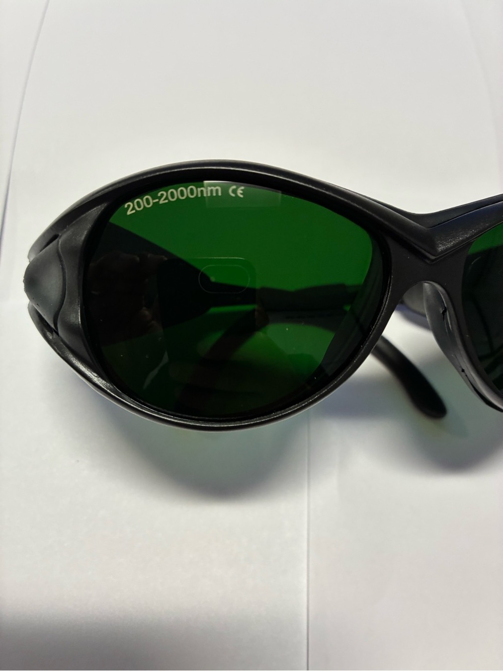 Safety glasses for laser
